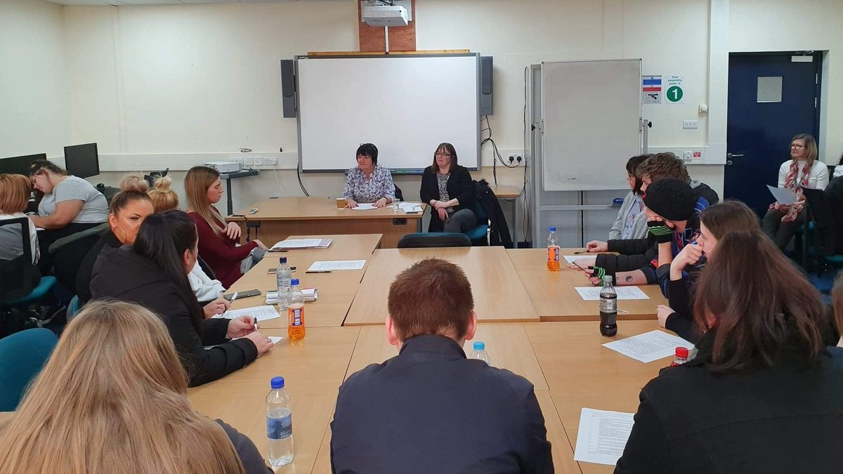 ESKilwinning's tweet photo. Have you ever volunteered? Heard of the @SaltireAwards? Early Years students @AyrshireColl had a visit from @TAyrshireCT and learnt that developing skills, gaining experience and boosting your CV are just some of the benefits of#volunteering. https://t.co/HdTas8WvUo