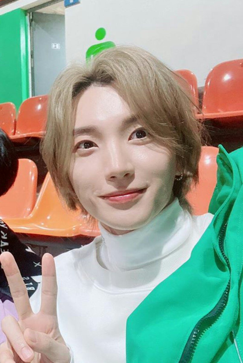 1004GroovyFlaps's tweet photo. So, Are these going to be the only pix of my oppa in that concert❓
not even fansites captured this "rowdy" super handsome man there❓**sigh**
#🇰🇷 #special #스페셜#スペシャル #leeteuk #이특 #イトゥク #박정수 #박_천사#xxteukxx #スーパージュニア #슈퍼주니어 #SUPERJUNIOR
#KPOP https://t.co/5FFwijyh32