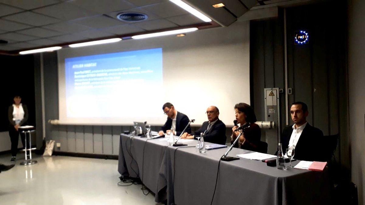 Dominiq_Estrosi's tweet photo. Au cours de l’atelier #Habitat, j’ai pu présenter le travail du #Sénat en matière de lutte contre l’habitat indigne & exposer la politique locale de l’habitat de la @MetropoleNCA qui mobilise tous les outils financiers & techniques pour la rénovation du parc de #logements privés https://t.co/skhhlLcPac