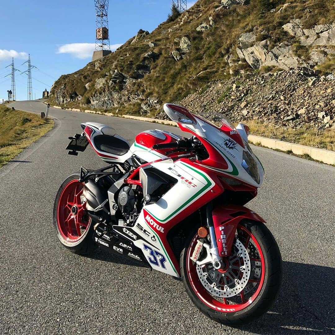 High-level performance, strictly delivered, of course! 🔴🇮🇹 💚⚪❤
#MVAgusta #F3RC #TrePistoni #TricoloreMVAgusta #RossoMVAgusta #RepartoCorse #fastbike #bikeswithoutlimits #dreambike #ItalianDream 
🔴YouTube.com/mvagustistagram
🔴Instagram.com/mvagustistagram