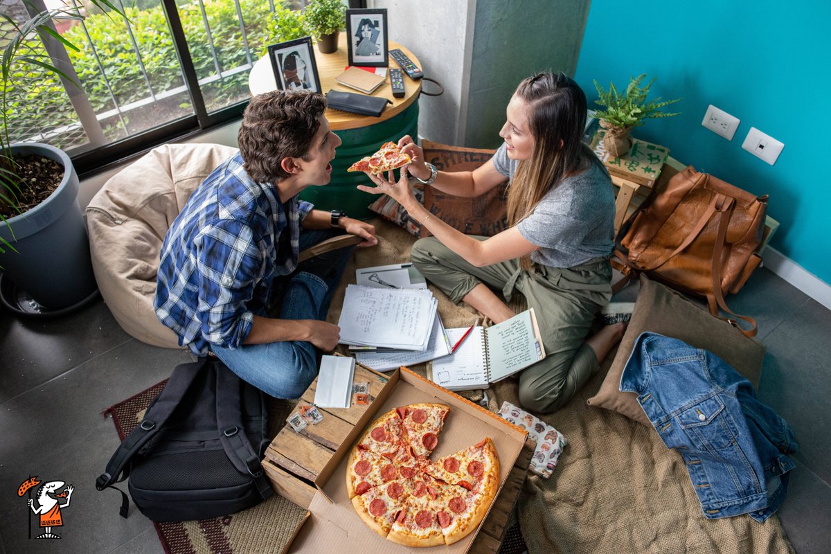 LittleCaesarsES's tweet photo. En Little Caesars tenemos 15 años de acompañarte con esa persona especial creando momentos mágicos con el sabor de nuestra Pizza! Pizza! 😍🍕🎉.

#15AñosLittleCaesarsES #LittleCaesars #15AñosLittleCaesars 🍕🎉 https://t.co/ka0eSuddK5