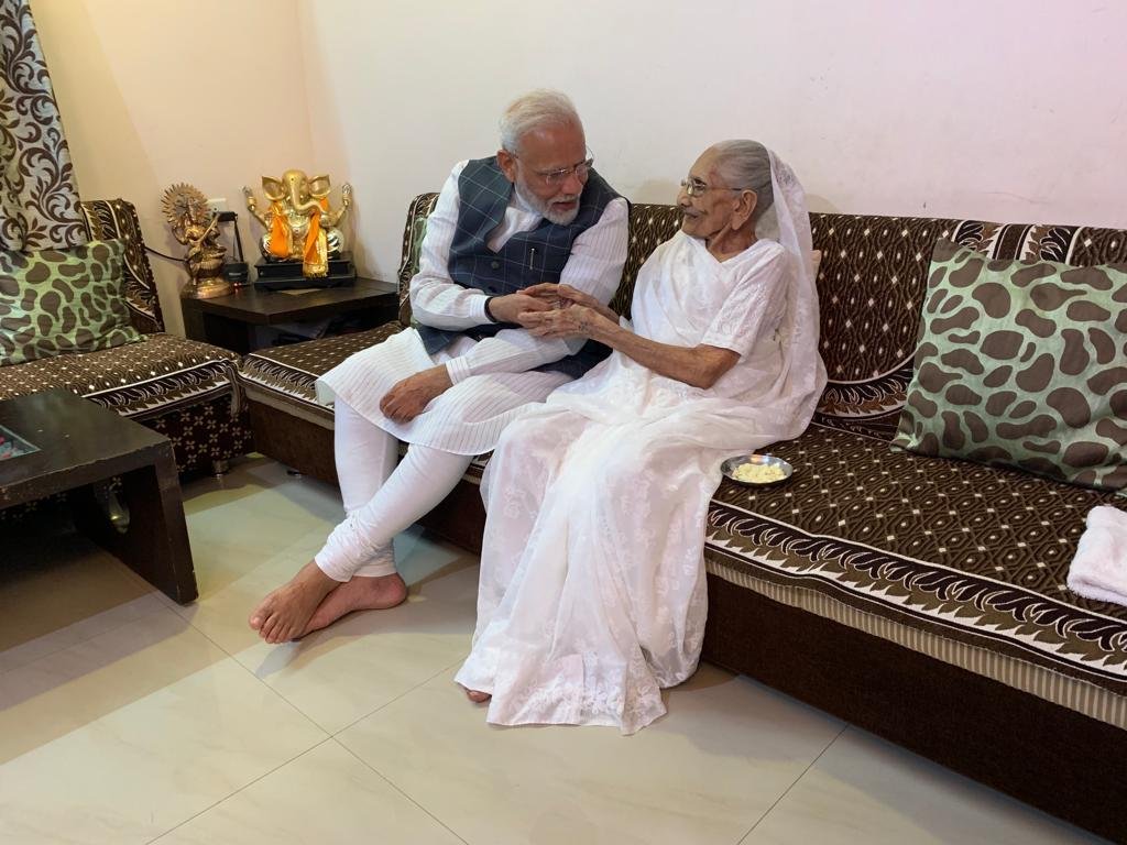 thetribunechd's tweet photo. #Gujarat: Prime Minister @narendramodi meets his mother at her residence in Gandhinagar https://t.co/feAXimIZUr
