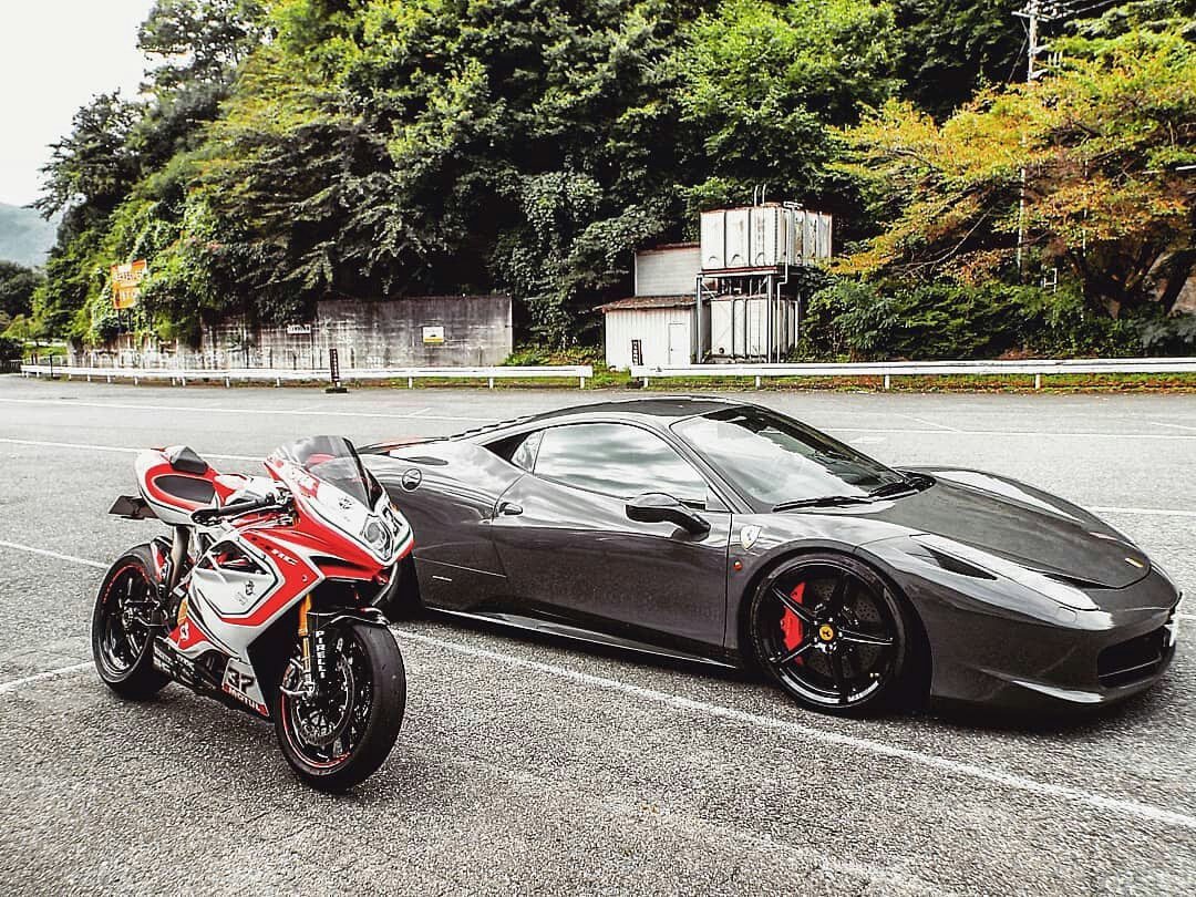 Italian super vehicles. 
🔴🇮🇹 💚⚪❤
#MVAgusta #F4RC #TricoloreMVAgusta #RossoMVAgusta #RepartoCorse #Ferrari458 #Ferrari #ItalianDream 
🔴YouTube.com/mvagustistagram
🔴Instagram.com/mvagustistagram