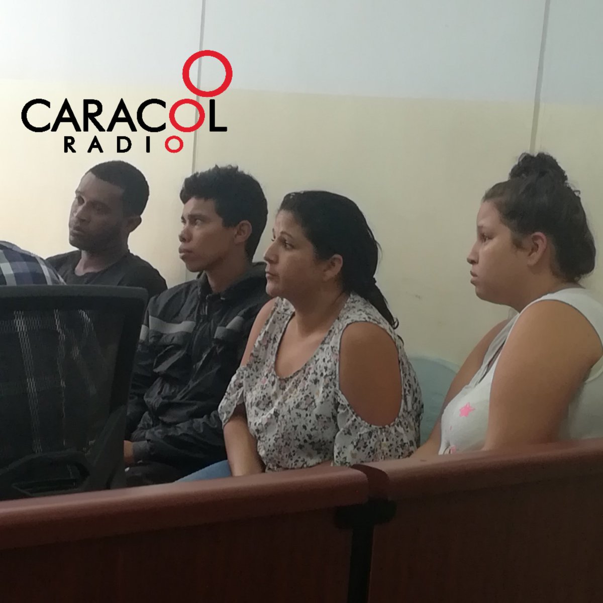 #Atención. Cuatro presuntos extorsionitas fueron detenidos por el Gaula por intimidar arroceros del Espinal  y comerciantes en el país. #NoticiaEnDesarrollo <a href="/hbonillanoticia/">Harold Bonilla M</a> <a href="/andrespaez25/">Andrés Páez</a> <a href="/margi_14/">Margarita Maria Calvo</a> <a href="/FiscaliaCol/">Fiscalía Colombia</a> <a href="/gobeert/">Gobeert</a> <a href="/PoliciaDeTolima/">Departamento de Policía Tolima</a> <a href="/jjtrujillonarra/">JHON JAIRO TRUJILLO</a> <a href="/camiloapinto/">CAMILO PINTO</a>