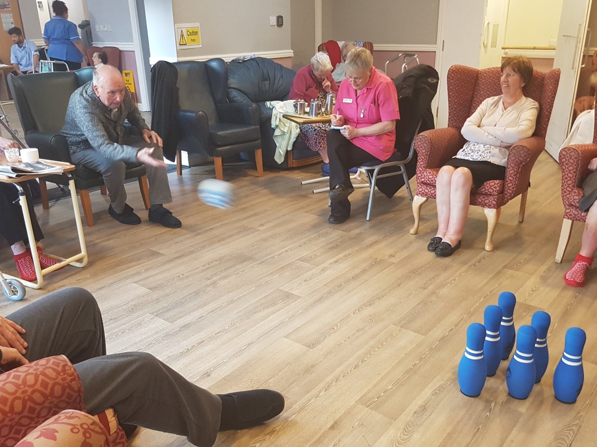 Carehomesuk's tweet photo. This months inter-house game tournament was skittles played at Haversham House ๐ณ
The Placemates from The Place Up Hanley regained the elusive trophy ๐ Commiserations to Haversham Heroes!
#InterHouseGames #Bowling #Skittles #MeaningfulActivities https://t.co/oEV24esQ4W