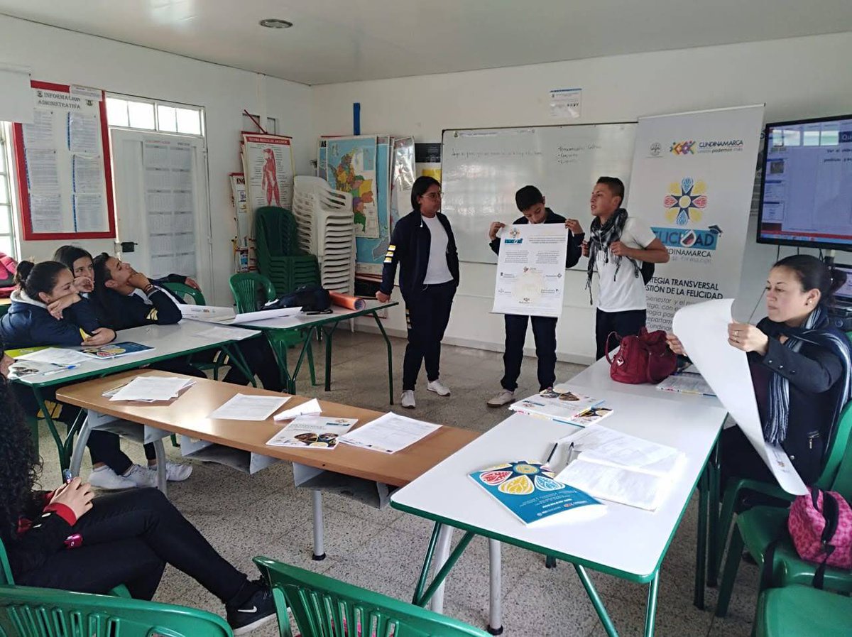 SecEducaCundi's tweet photo. Con $5.590 millones asignados se está beneficiando el 100% de las IED oficiales de los municipios no certificados del departamento. #FelicidadEnCundinamarca #FelicidadAsuntoDeFormación @MeraniProyectos https://t.co/JbZjdaARnu