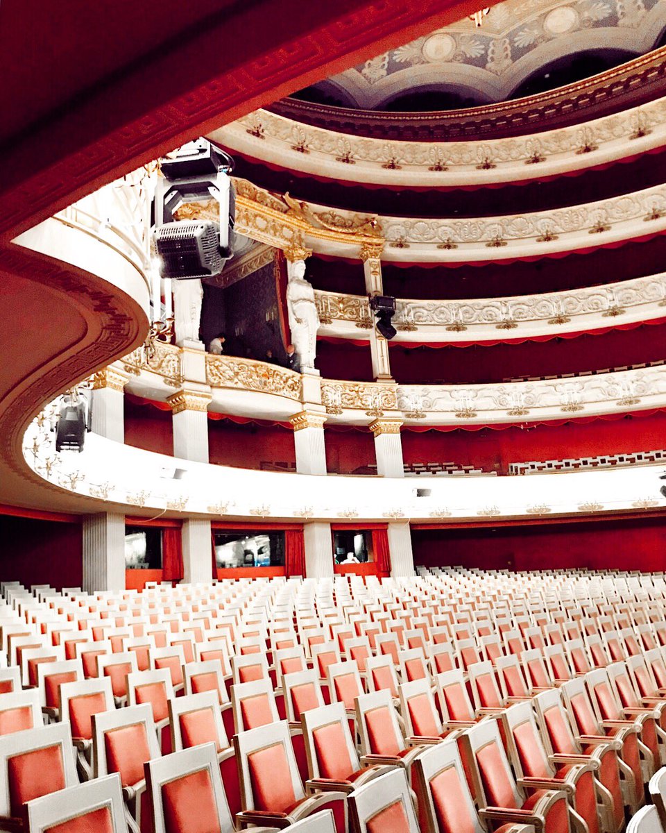 morley_erin's tweet photo. Amazing to be in Munich again! I have the best memories of singing here and I can’t wait to create more. The public here has an incredible energy and appreciation for the opera. And I LOVE this hall - isn’t she such a BEAUTY?! ♥️ @bay_staatsoper #BavarianStateOpera #Rigoletto https://t.co/H996nGXKEc