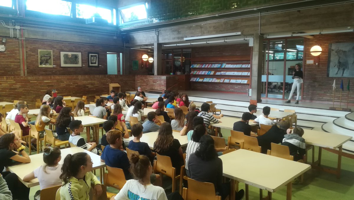 GarbiPereVerges's tweet photo. Durant el dia d'avui els candidats a #CapsGeneralsdeColor de 3r d'ESO han anat presentant les seves propostes als companys i companyes des de 1r de Primària a 3r d' ESO. Demà, #Jornadadereflexió i el proper dimarts 5 de novembre es farà la votació i l'escrutini. https://t.co/MhONoRGrwG