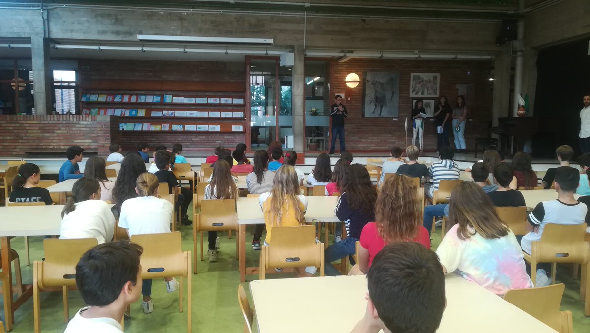 GarbiPereVerges's tweet photo. Durant el dia d'avui els candidats a #CapsGeneralsdeColor de 3r d'ESO han anat presentant les seves propostes als companys i companyes des de 1r de Primària a 3r d' ESO. Demà, #Jornadadereflexió i el proper dimarts 5 de novembre es farà la votació i l'escrutini. https://t.co/MhONoRGrwG