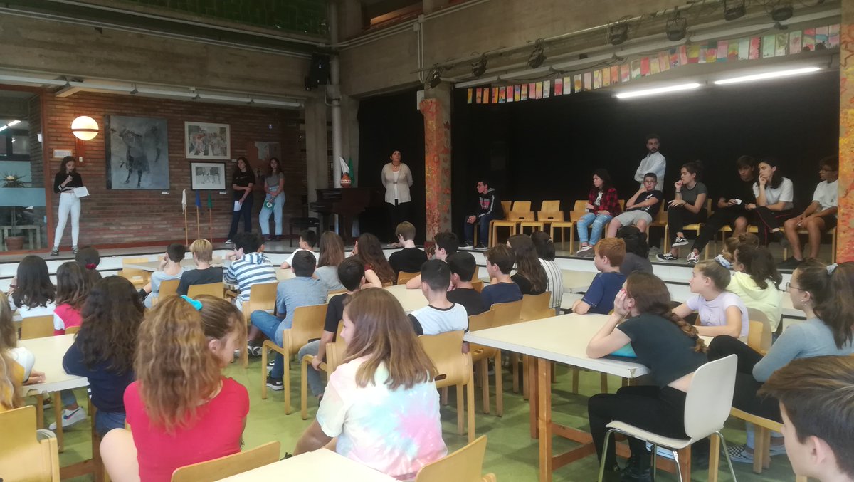 GarbiPereVerges's tweet photo. Durant el dia d'avui els candidats a #CapsGeneralsdeColor de 3r d'ESO han anat presentant les seves propostes als companys i companyes des de 1r de Primària a 3r d' ESO. Demà, #Jornadadereflexió i el proper dimarts 5 de novembre es farà la votació i l'escrutini. https://t.co/MhONoRGrwG