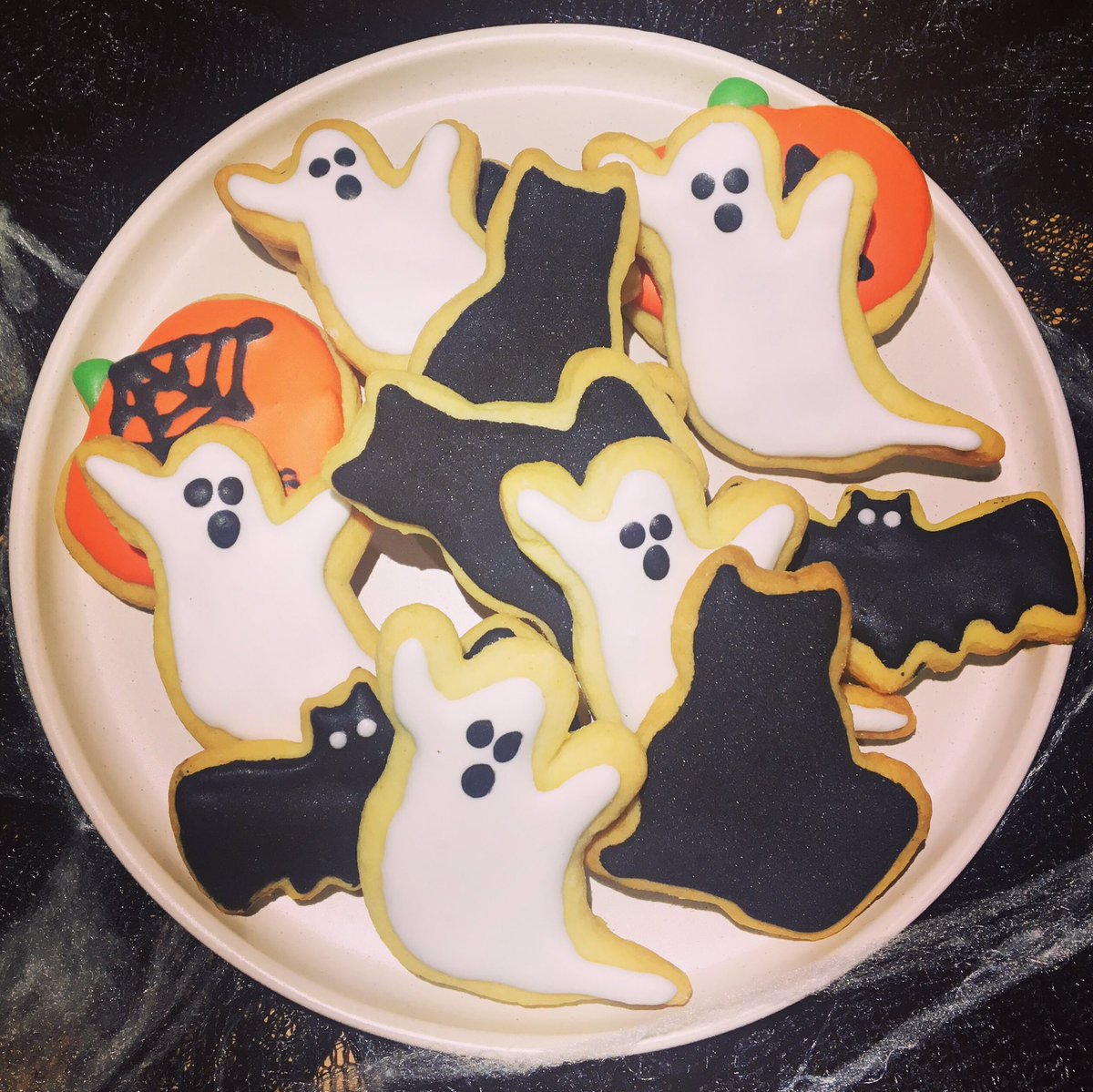 #vegan #halloween cakes and treats available for delivery tomorrow #London #londonvegan #veganuk. Check my Instagram for more info