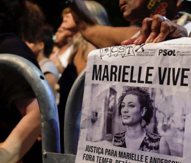 OfeFernandez_'s tweet photo. Quien manejaba el auto del que dispararon a Marielle Franco y quien disparó hicieron una parada técnica en la casa de Bolsonaro antes del hecho, era obvio ahora es alevoso. Ninguna compañera se va gratis, Marielle vive en nosotras y justicia es hacerte mierda lacra asesino https://t.co/lBoILwxanu