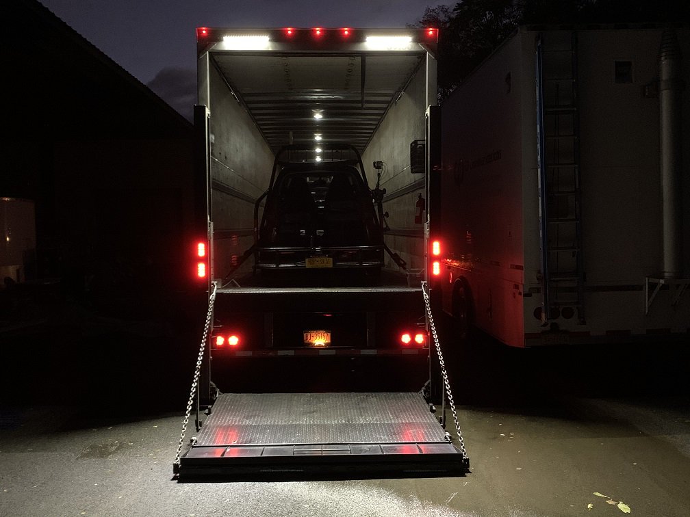 CP_Comm's tweet photo. #NYCMarathon load-in #behindthescenes shot #IPalltheWay #streaming #mobileproduction https://t.co/eDLhpFMsTT