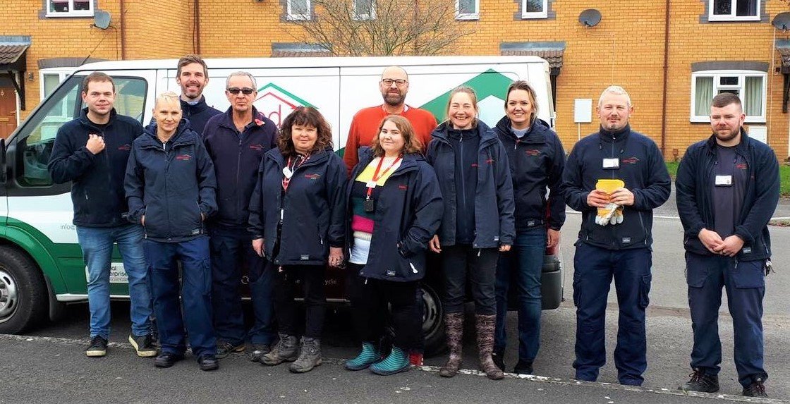 selwoodhousing's tweet photo. Teams from Selwood and Silcoa were out and about today doing a community clear-up on Navigator Close/Towpath Road in Trowbridge #oneteam 

Come along to Portway Lane in Warminster from 10am tomorrow to help us litter pick and plant spring bulbs 🌷 https://t.co/sPT2MCt5zi