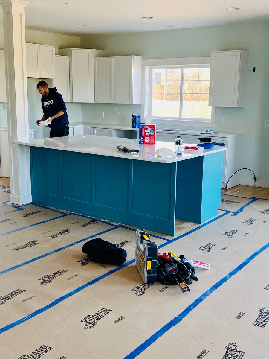 JohnMichaelHom1's tweet photo. Hickory #hardwoodfloors are looking great with the colorful island, white cabinets and #Quartz countertops in this bright and cheery custom home!  #johnmichaelhomes #dreamdesignbuild #homebuilder #customhomes #customhomebuilder #newconstruction #design #generalcontractor #builder https://t.co/xIDzxv1yg0
