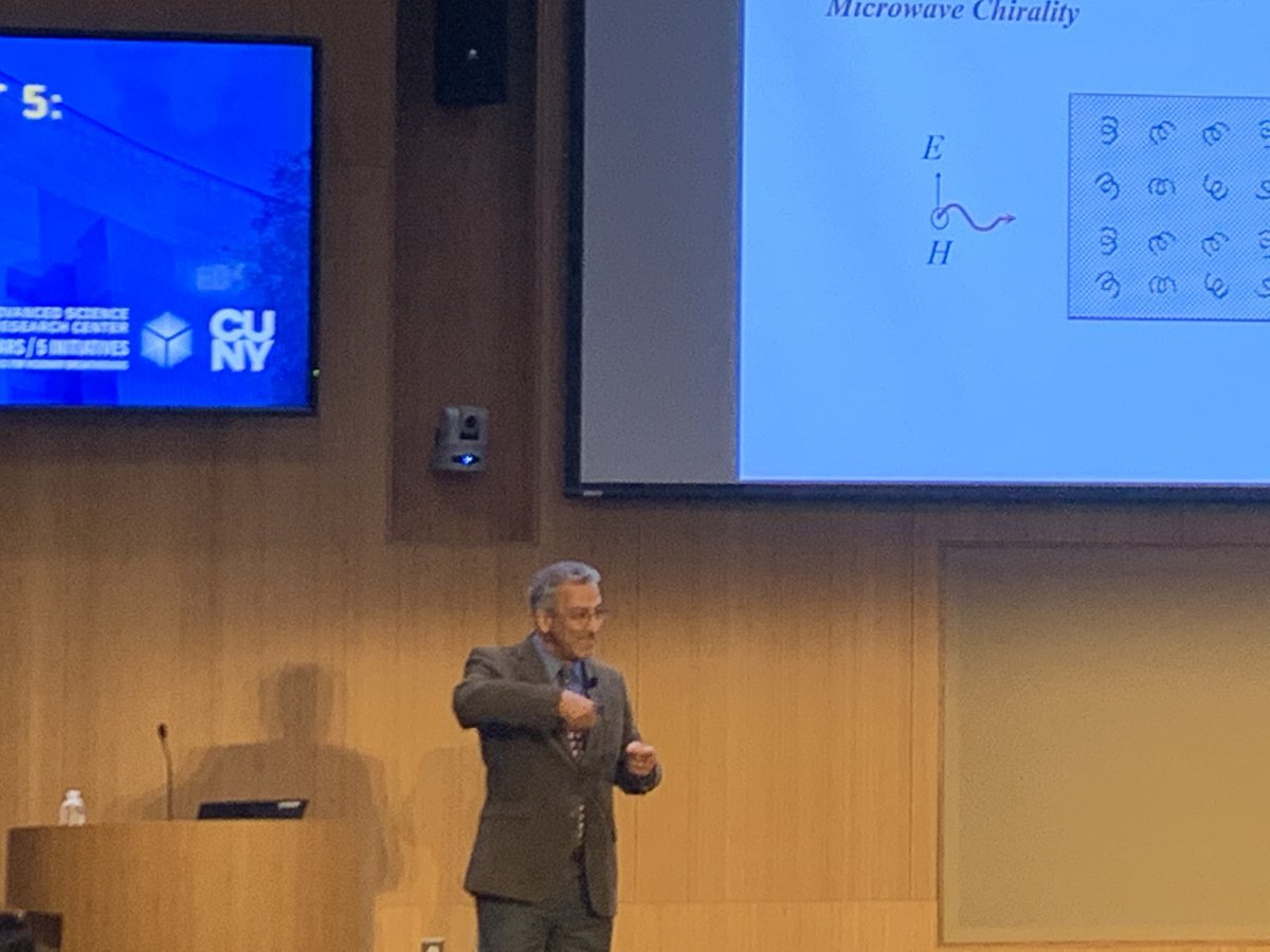 asrc_gc's tweet photo. Renowned photonics expert @NaderEngheta is here today sharing his exciting journey & how pulling from many areas of science empowers him to make research breakthroughs. #asrcresearch @CUNY @GC_CUNY https://t.co/I6pXl8k0AY