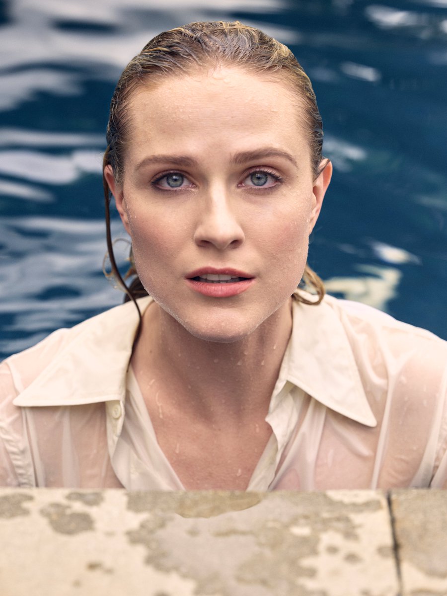 SELFmagazine's tweet photo. “People are like, ‘Why don't you name your abuser?’ And I'm like, I tried, I tried; I did all the things that I was supposed to do and I was told there's nothing I could do," @evanrachelwood tells @annabroges in our cover story. https://t.co/vP4ONuiSjW https://t.co/I1cI9i39Hc