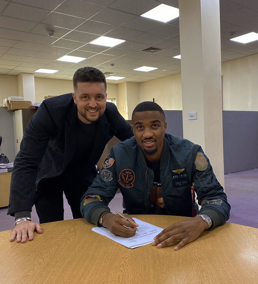 Dom_Yarwood's tweet photo. DONE DEAL 📸: Pleased to confirm @elite_mgmt client @Mbulu4 has joined Sky Bet League Two leaders Crewe Alexandra on an initial short-term contract ✍🏼....the athletic 6’3 central defender will be looking to compliment one of the most exciting young teams in the Football League 💫 https://t.co/wFILBGxGSJ