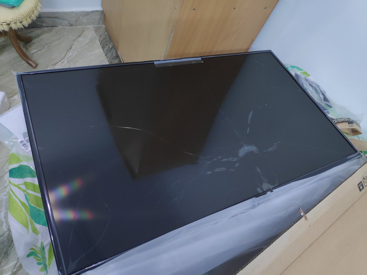 theSparkIn's tweet image. #MiFans 
@XiaomiIndia  @manukumarjain @jagograhakjago 

I received a broken MI TV 4X(43 Inches) today at 05:43 PM.  I called the customer support, they didn't resolve the issue. They are asking me to book the installation of this broken TV. 
I need a replacement for this TV.