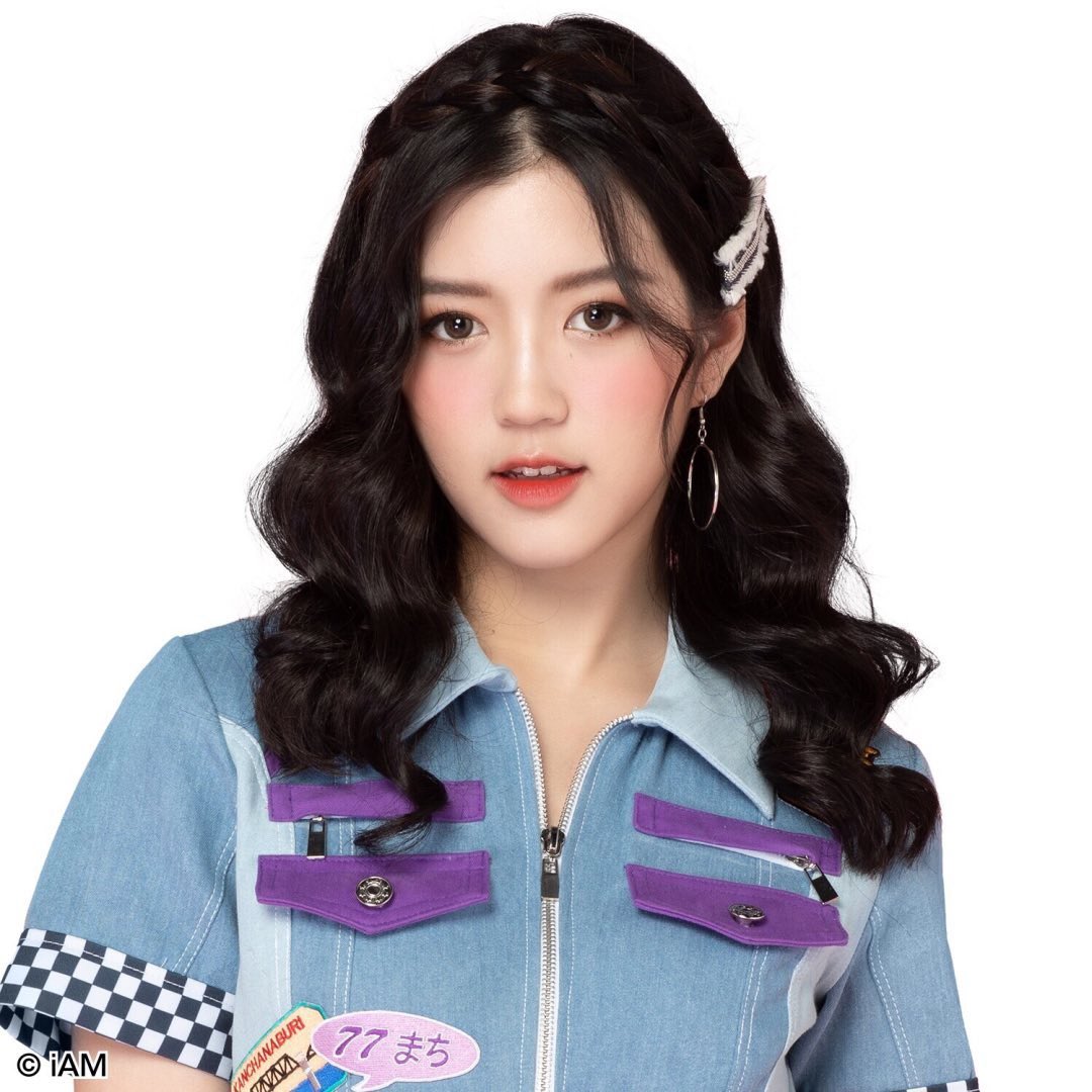 jnme0818's tweet photo. new profile pic caution: 
beware for those who gazed upon her face, you would turn to stone. 

#junébnk48💛
#BNK48 https://t.co/5KNZ0RmCvL