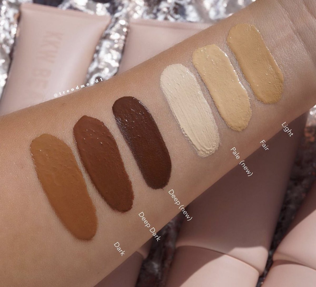 Trendmood's tweet photo. Available Now! 🚨 LINK ➡️ https://t.co/SPVSQtNMXy online @kkwbeauty Shade Extension @kkwbeauty 2 NEW SHADES 🙌🏻🙌🏿 part of The #BODYCollection ✨ Skin Perfecting Body Foundation in shades: PALE (now the lightest shade) & DEEP (now the deepest shade) $45 each https://t.co/73Bk8a75FI