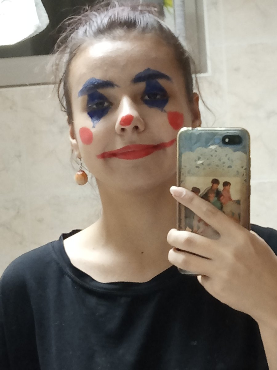PleD_twt's tweet photo. Мои друзья на Хеллоуин: *готовят шикарные наряды и украшения*

Я:

#halloween2019 #Halloween https://t.co/1AegsZ7AMo