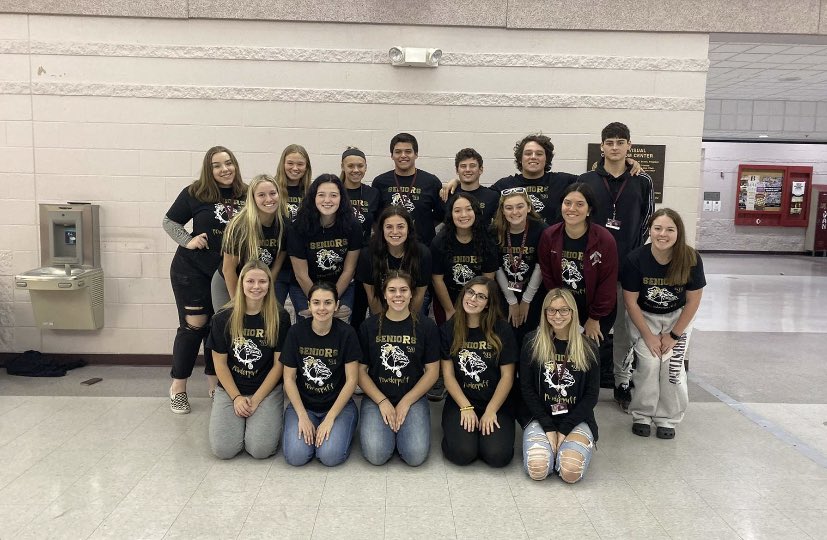 Rossford2020's tweet photo. Come support the SENIORS during this year’s powderpuff football game! 
Starts @ 7 at the football field! https://t.co/8PL3i6JPD4