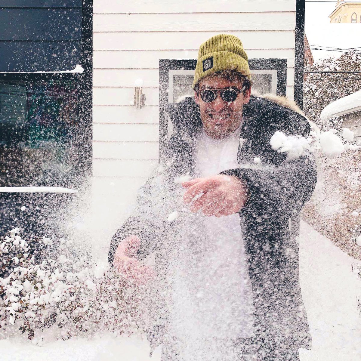 Griz's tweet photo. Snow day 😄 https://t.co/VhVdOK1cxP