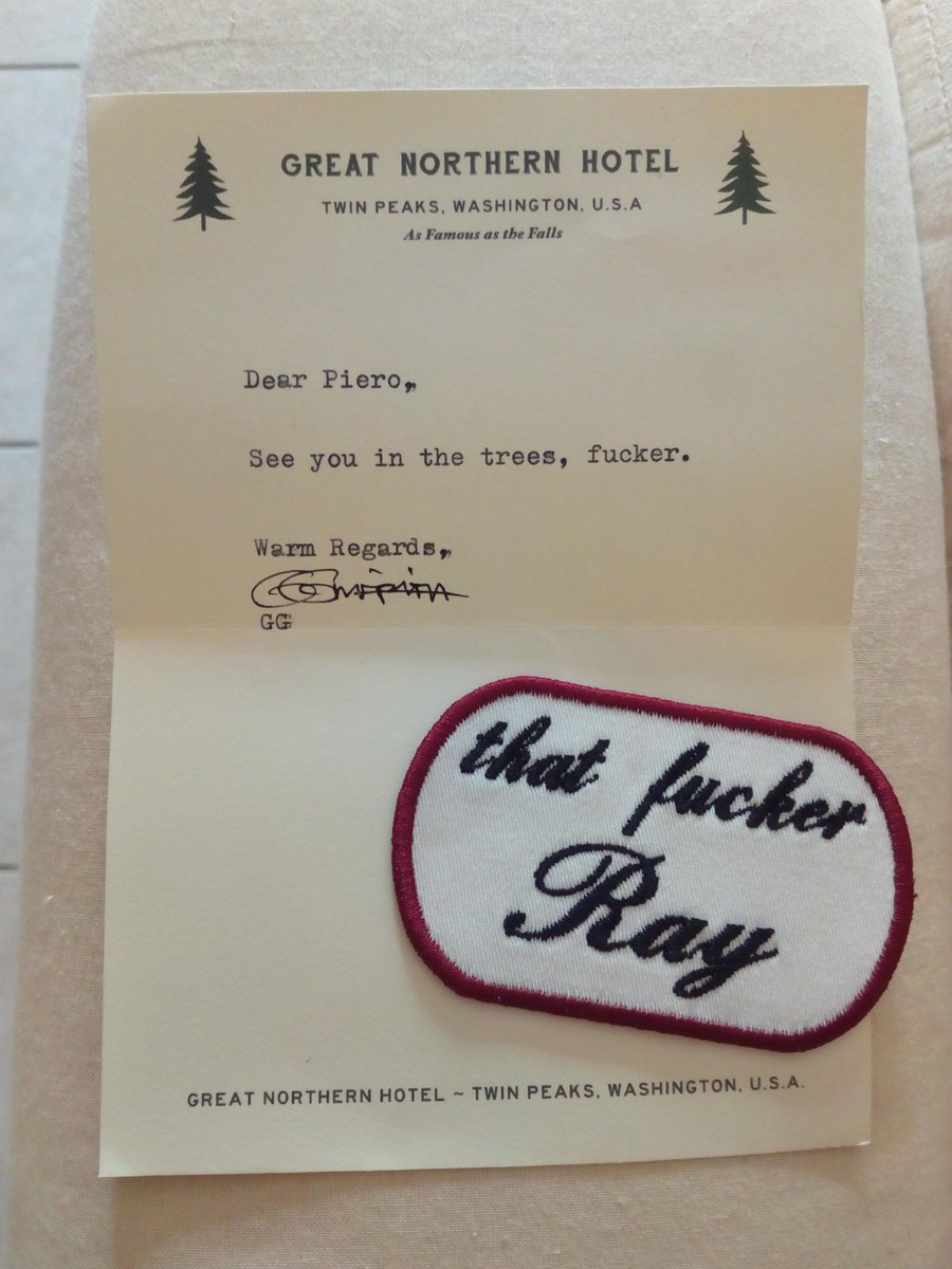 Piero148's tweet photo. #RayMonroe sent me a note, a patch and some coordinates. What a #fucker !
Grazie @BigLeeMarvinFan #GeorgeGriffith #raymonroe #TwinPeaks #greatnorthernhotel #thatfuckerray https://t.co/bQlO74UcEM