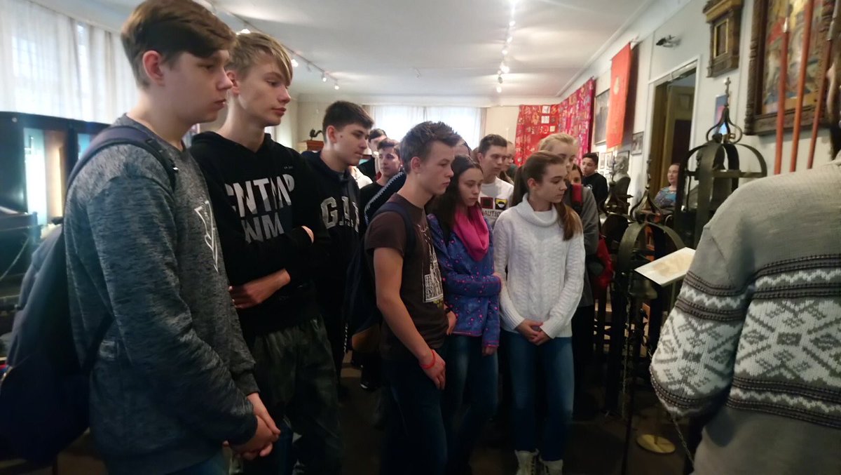 30.10. 8А,9Б и 10кл.посетили <a href="/IGIKM_Burylin/">Музей имени Д.Г.Бурылина</a>, где побывали в зале Воинской славы. Здесь ребята познакомились с интереснейшей экспозицией холодного и огнестрельного оружия всех времен и народов,увидели старинные монеты и ордена.
vk.com/wall-134750328…