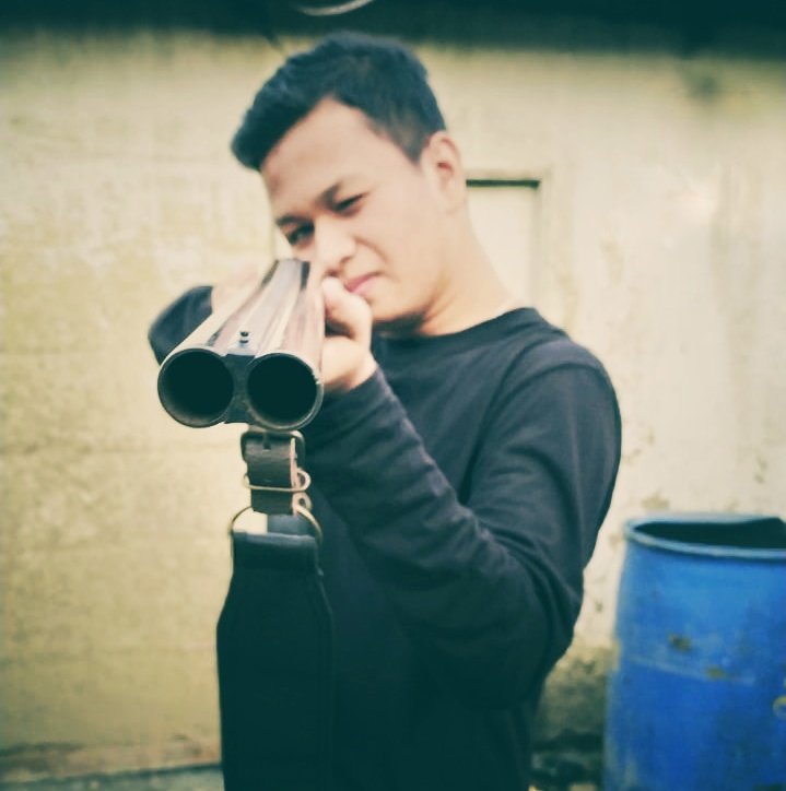 Taarajeet's tweet photo. Shooting aimlessly is also a funny job.😆😃😂😀. Just for pose. https://t.co/TGS7BHEnlq