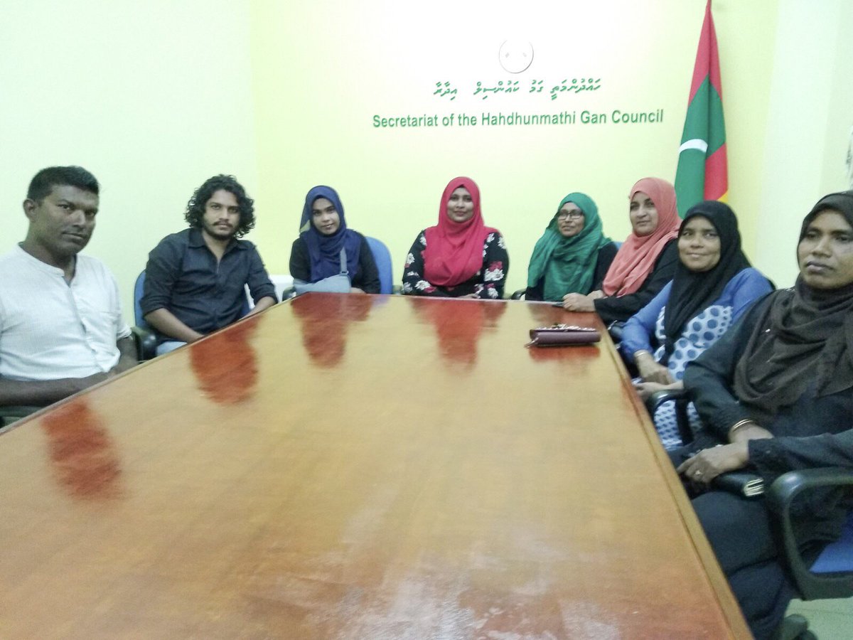 youth_maldives's tweet photo. We had a fruitful discussion with the L.Gan Women Development Committee regarding our #Kobasaaf event and ways to reduce single use plastic and also about planning awareness programmes about environmental issues in L.Gan
#kobasaaf #farudheezimmaa #laamu https://t.co/tycK6EhTrP
