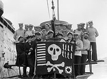 The #skull & cross #bones is not only a pirates' flag. Come WW1, Royal Navy 1st flew the Joly Roger after sinking a German submarin, as submarines were considered un-british. Come #WW2, Royal Navy submarines fly the Joly Roger to mark each victory... #symbolism 🚢
