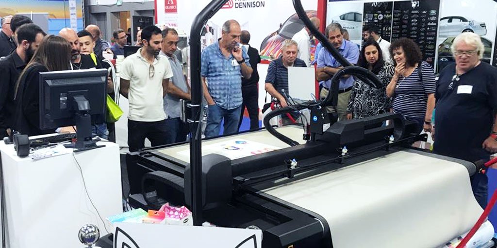 SummaFinish's tweet image. Even the flatbed cutter with the smallest footprint has proven to be a crowd pleaser!

📸: This F1612 was sold on the spot by Summa partner Colortek at tradeshow ISPRINT in Israel

#SummaFinish #StartToday #FlatbedCutter