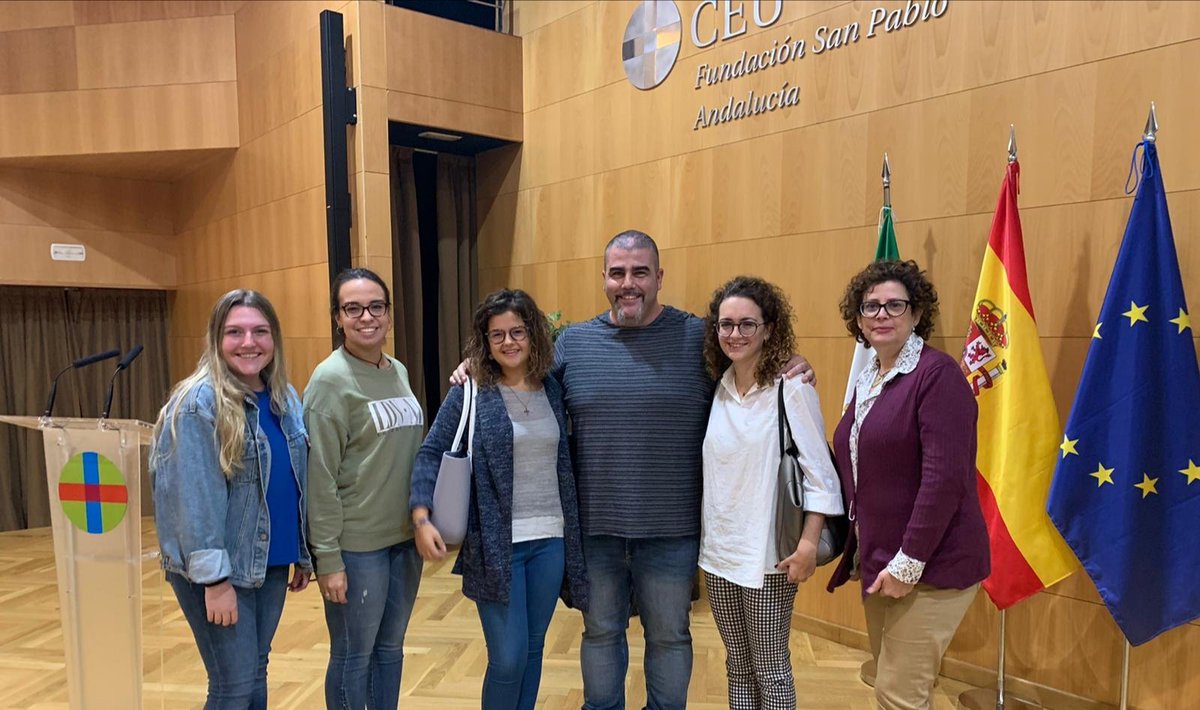 Carmennbeas's tweet photo. Gracias @Profe_RamonRG por enseñar mediante el ejemplo y educar con el corazón. Gracias por vivir con los niños y ver a través de sus ojos. https://t.co/glZ4NAoI5x