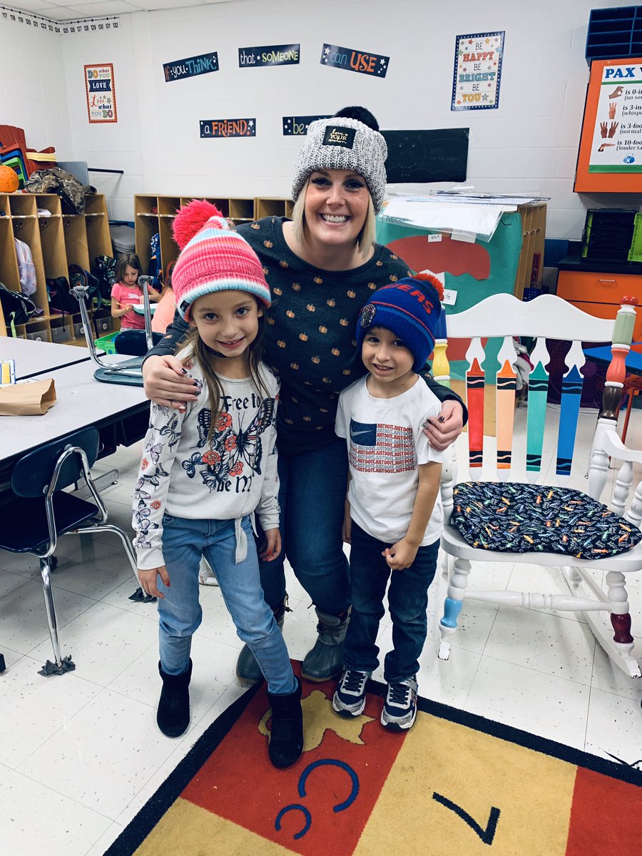 MissStroupe's tweet photo. Hat day with my sweeties! 💯 https://t.co/Jub7lydiVY