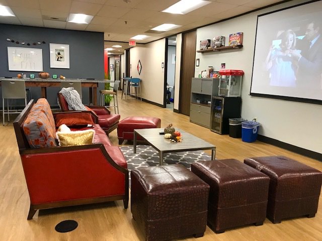 SpaceontheFly's tweet photo. It's time for some classics today. Mental breaks are a necessary thing. Come check us out if you need a #coworking #space. We have #openseating up to #privateoffices.  info@spaceonthefly.com   https://t.co/xxADjwm5YM
#sanantonio #community #deskspace https://t.co/mfZJUyMvaE
