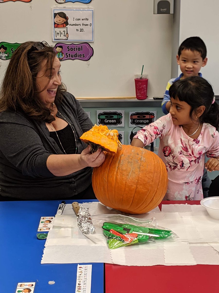 MsBartlett_MBK's tweet photo. We were so lucky to have the one and only Mrs. Iovino come today to teach us all about pumpkins  We loved using our 5 senses during the lesson.  Our favorite was touching the guts and seeds.#pumpkinpushin2019 #greathappenshere19_20
@meadowbrookem @janopp4 https://t.co/u9bdvhD8YW