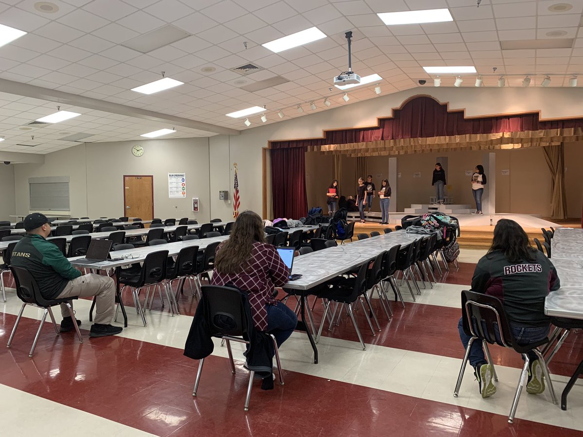 swisd_mca's tweet photo. Special thanks to Mrs. Driesse from @swisd_swhs & Mr. Jewell from @swisd_swlhs for visiting our campus to help critique our theatre students before their big show. #TodayAtTheMcA #BeDramatic 🚀 🎭 https://t.co/jmRhdcGgdb