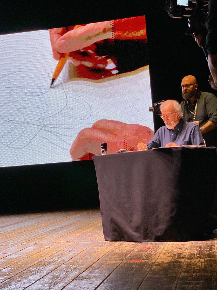 DisneyIT's tweet photo. Al @LuccaCandG 2019 è iniziata la festa con Giorgio Cavazzano ed il francobollo più grande del mondo dedicato a #Donald85! 🥳❤️ #LuccaCG19 https://t.co/PCwDhl6QH2