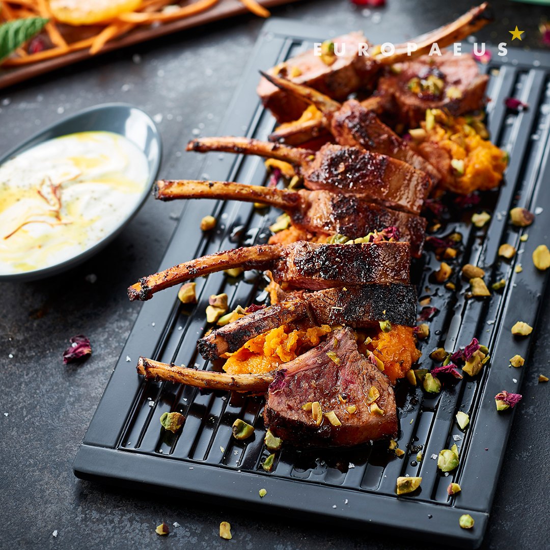 Europaeus's tweet photo. Our Stave Range is perfect for a slick and contemporary look, use for your summer barbecuing season to your winter warmers. 100% premium melamine.

#europaeus #melamine #platter #bbq https://t.co/oAzHIeXnXH