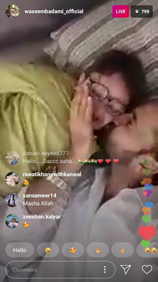 ifrajaved14's tweet photo. Two most Favrt Scenes of Today's live Session 💕
1: When #DaactSahab put's his hand on Badami Bhai's forehead and gave a Kiss on his forehead 💕
2: When Badami bhai gave a Kiss to Daact Sahab 💕
May Allah paak protects you and your love from all the evil eyes aameen 💕 https://t.co/pdU0tgT2VU