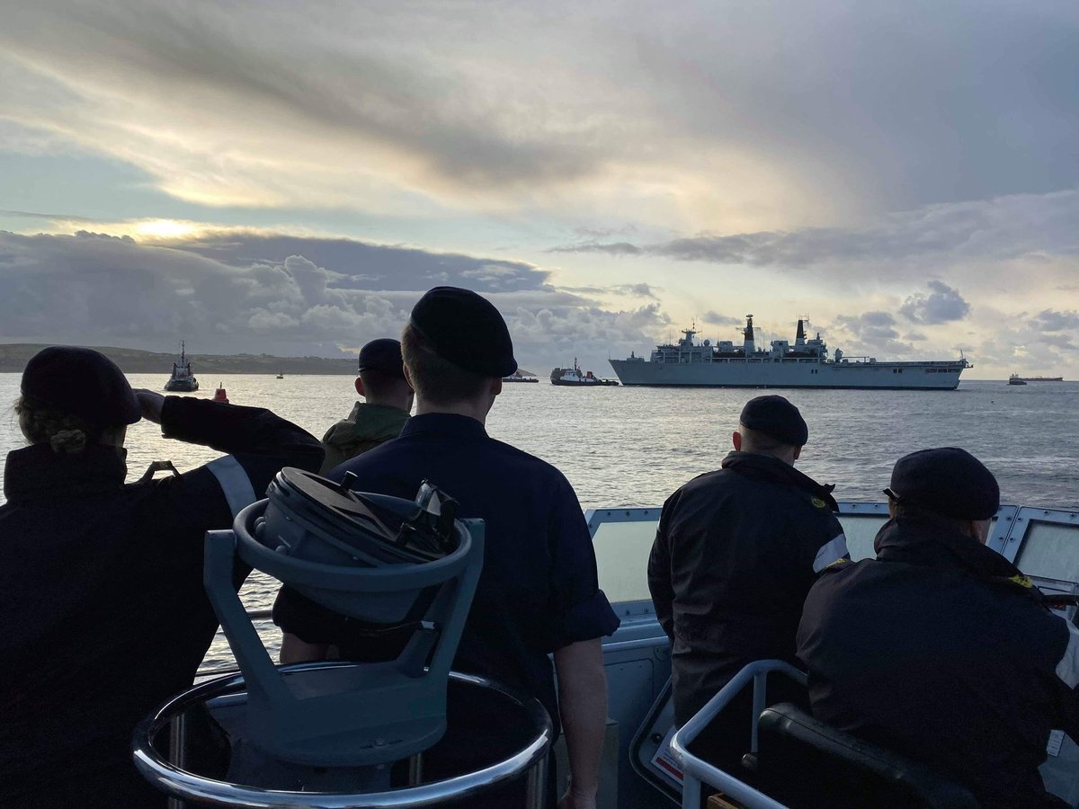 URNUBristol's tweet photo. Take a look at these amazing photos of our cadets on a sea weekend onboard @HmsDasher saluting @hms_albion! #bristolurnu #hmsdasher #hmsalbion #royalnavy #seaweekend https://t.co/McQ1nZL1Sk