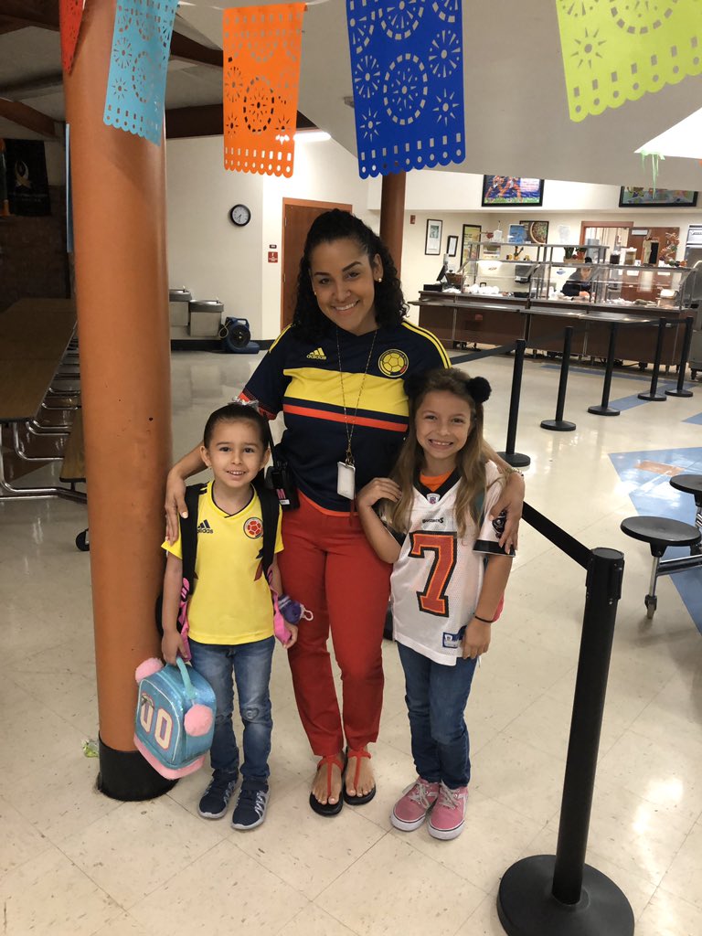ARodriguez2001's tweet photo. Red Ribbon Week Day 3
Our message today is:
“Wearing our favorite sport team’s shirt or jersey makes us look cool, but what really makes us look cool  are the good choices we make every day” @HCPSCrestwood1 @HCPSArea2 @HillsboroughSch https://t.co/qfQ2aCN81M