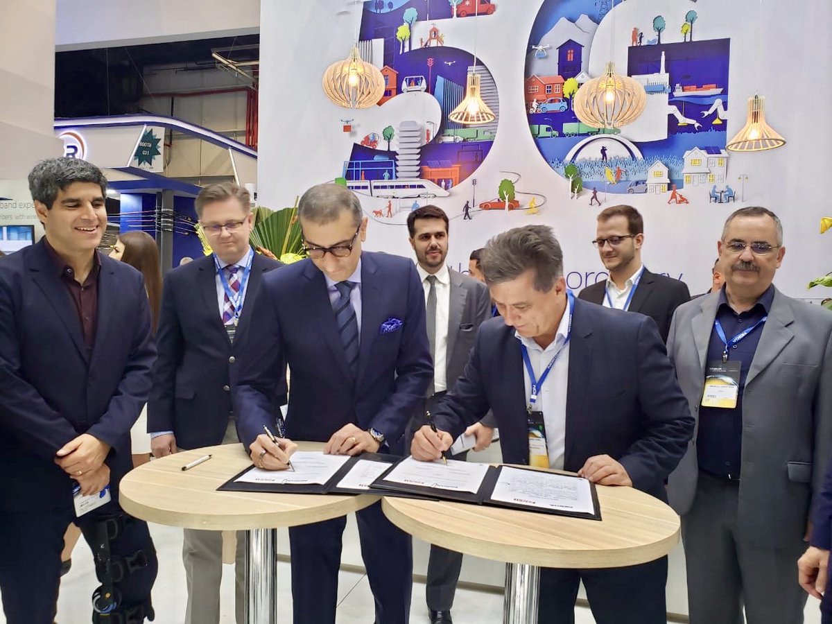 Boa notícia 🥳 A <a href="/nokia/">Nokia</a> fechou parceria com o <a href="/SenaiSaoPaulo/">Senai São Paulo</a> para promover capacitação de pessoal com foco em #indústria40 e programação para tecnologias 4G e #5G. A ideia é que os cursos já comecem em 2020 🇫🇮 🇧🇷 👏🏼 @anatel_oficial #Futurecom2019