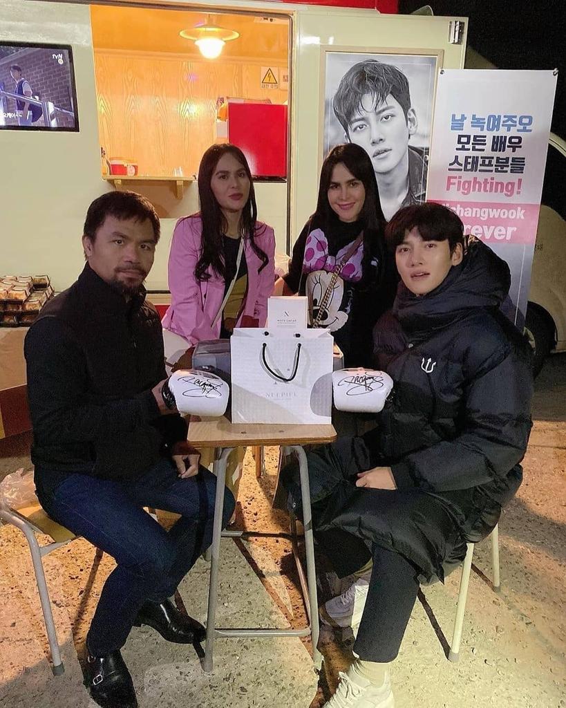 jichangworld's tweet photo. Reposted from @jcwphilippines (@get_regrann)  -  Reposted from @janetjamora (@get_regrann) -  Sooo happy 😃😘😘😊to see you again ❤️❤️❤️ @jichangwook - #regrann  - #regrann https://t.co/7oYedjcZcv
