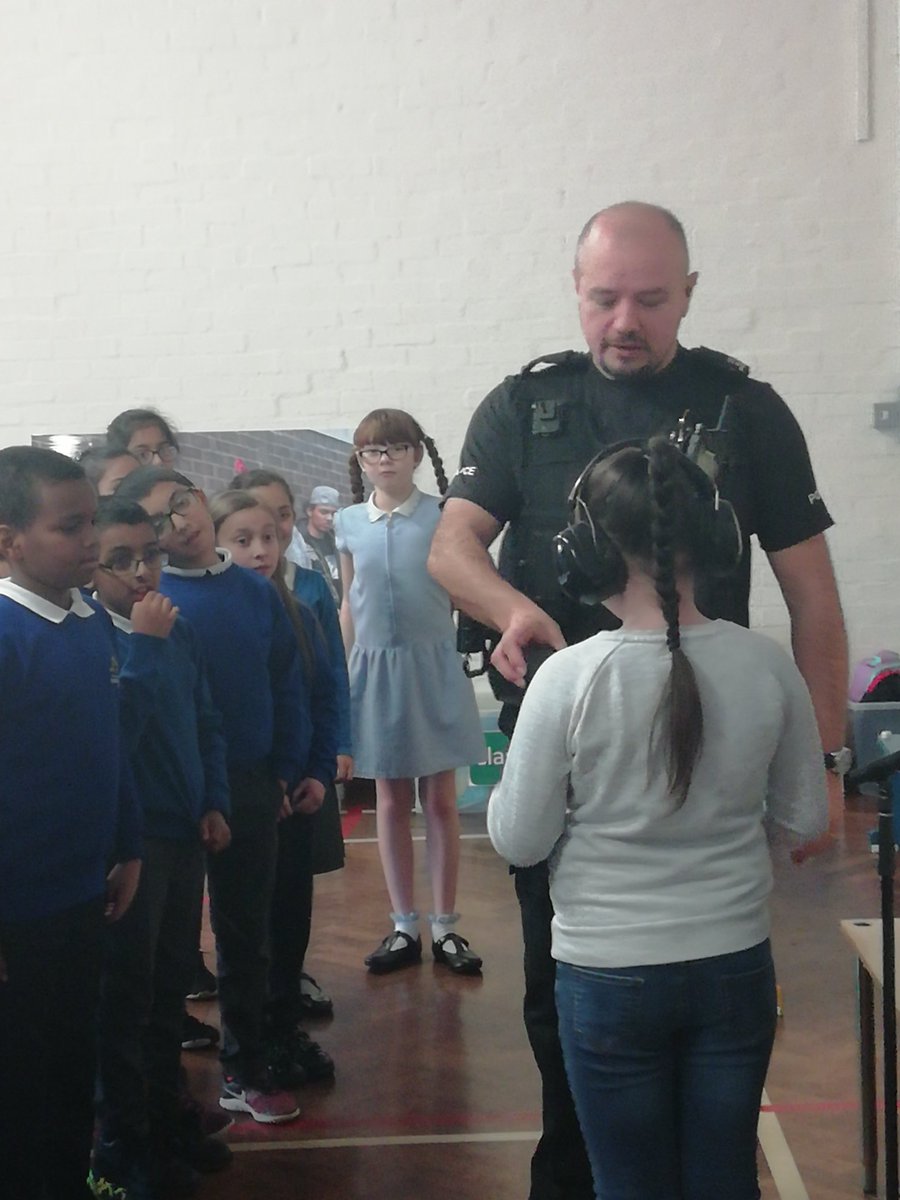 Rowlatts_TMET's tweet photo. Year 5 learned about making safer choices with PC Ben Broad this morning. The children enjoyed the session and said they learned lots of things! #stayingsafe #rhpshe #concequences https://t.co/cJEBT27U8g