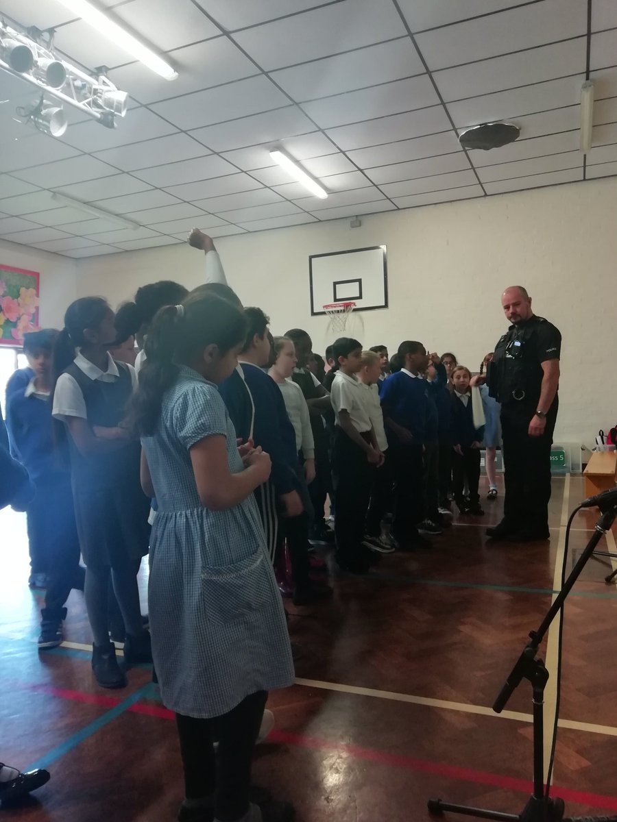 Rowlatts_TMET's tweet photo. Year 5 learned about making safer choices with PC Ben Broad this morning. The children enjoyed the session and said they learned lots of things! #stayingsafe #rhpshe #concequences https://t.co/cJEBT27U8g