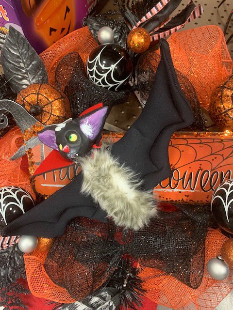 BatholomewBDT's tweet photo. Tomorrow is the big day, Bat can’t wait!. #batdoesthat #halloween #october #batober #trickortreat #tomorrowishalloweem #onemoresleep #ilovebats #bougiebat #wreathwednesday https://t.co/6LWrzQtY87
