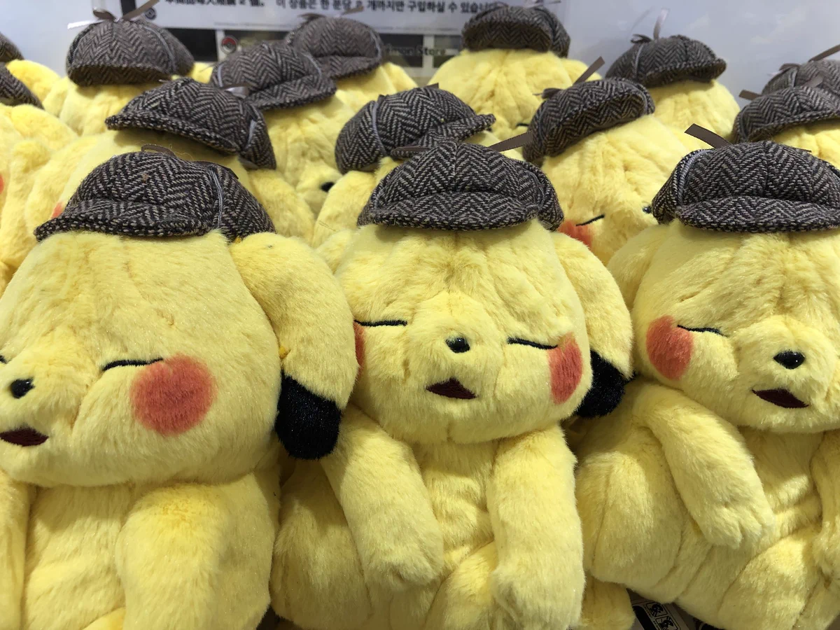 ひょっとして疲れてる？ピカチュウの表情が満員電車に乗っている時のそれwww